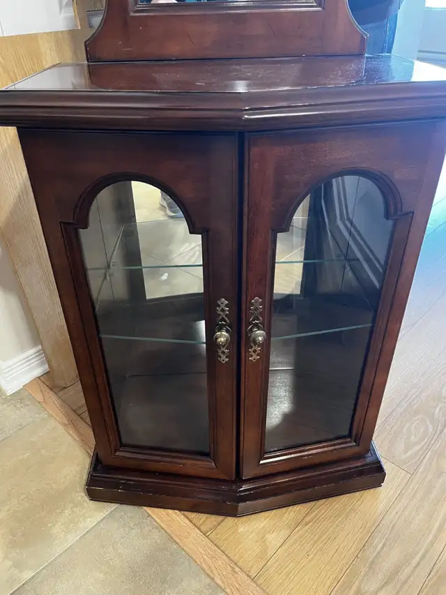 Curio vitré / Glass display cabinet in Hutches & Display Cabinets in Laval / North Shore - Image 3