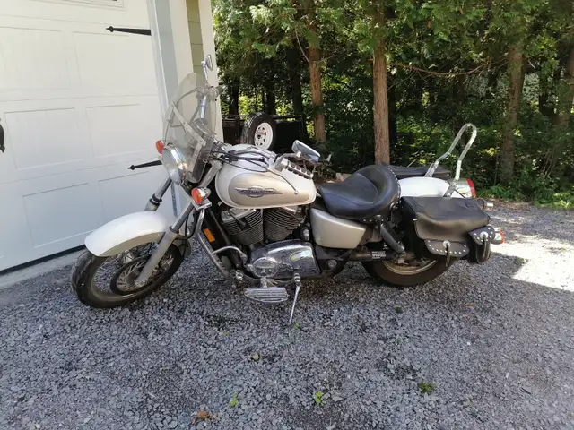 1996 Honda Shadow 1100 ACE in Touring in Ottawa - Image 2