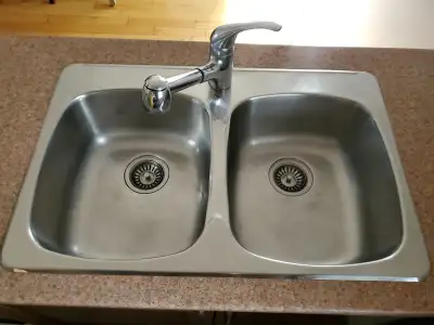 Kitchen Sink / Évier de cuisine, View more