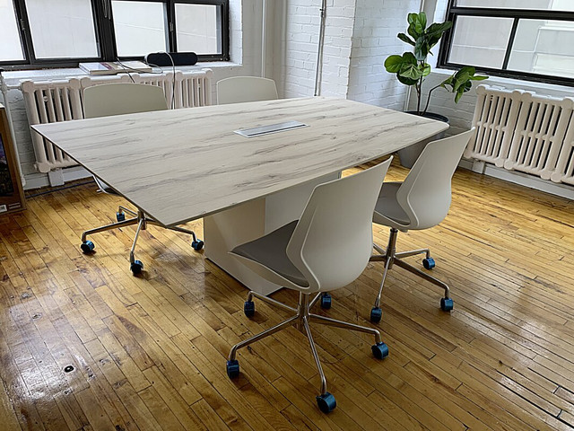 Slick Heinne Holz Off-Wall Meeting Table for 5 persons in Other in City of Toronto - Image 4