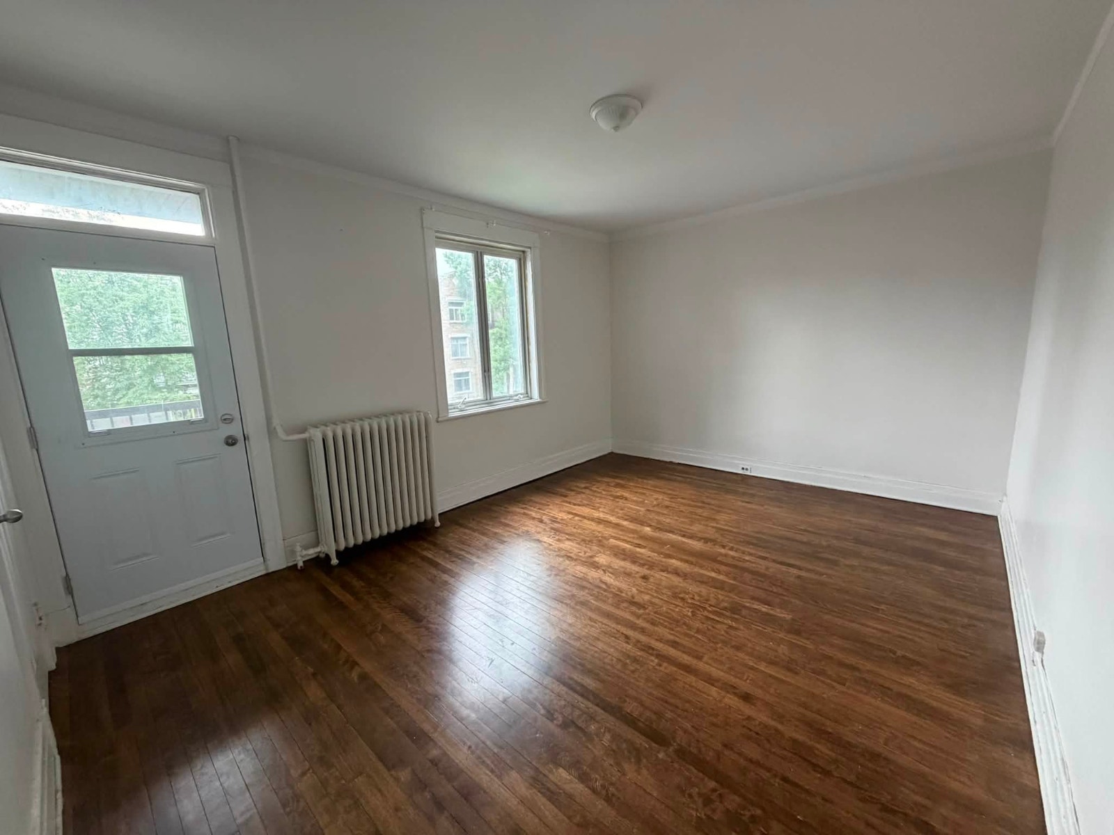***GRAND LOGEMENT 5 1/2 À NDG, semi-meublé***2100$ par mois. — photo 2
