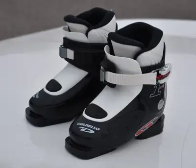  Dalbello DalSport 1 Junior Ski Boots - Size 17.5 - $45! , View more