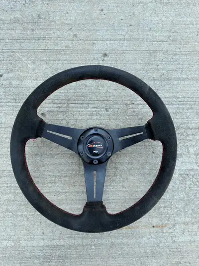 NRG quick release, in good condition. Will fit vehicles shown on list in pictures. Will also fit 02-...