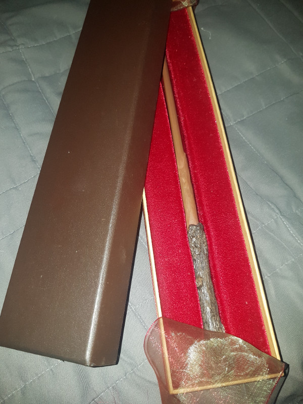 Noble Collection Harry Potter Wand in Arts & Collectibles in Oshawa / Durham Region