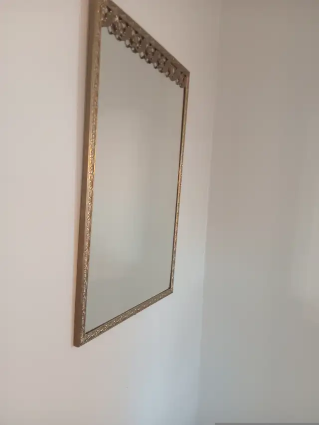 Vintage Hollywood Regency Style Floral Gold Gilt Wall Mirror in Home Décor & Accents in Calgary - Image 4