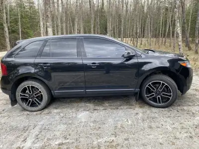 Selling 2013 ford edge in really good condition. Has 189989 kms . Lots of new parts on it. New tires...