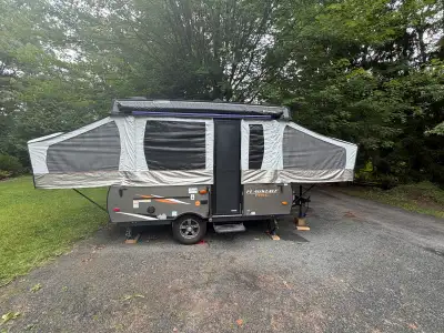 LIKE NEW, very clean, non smoker, no pets, easy to pull with SUV, purchased from original owner in M...