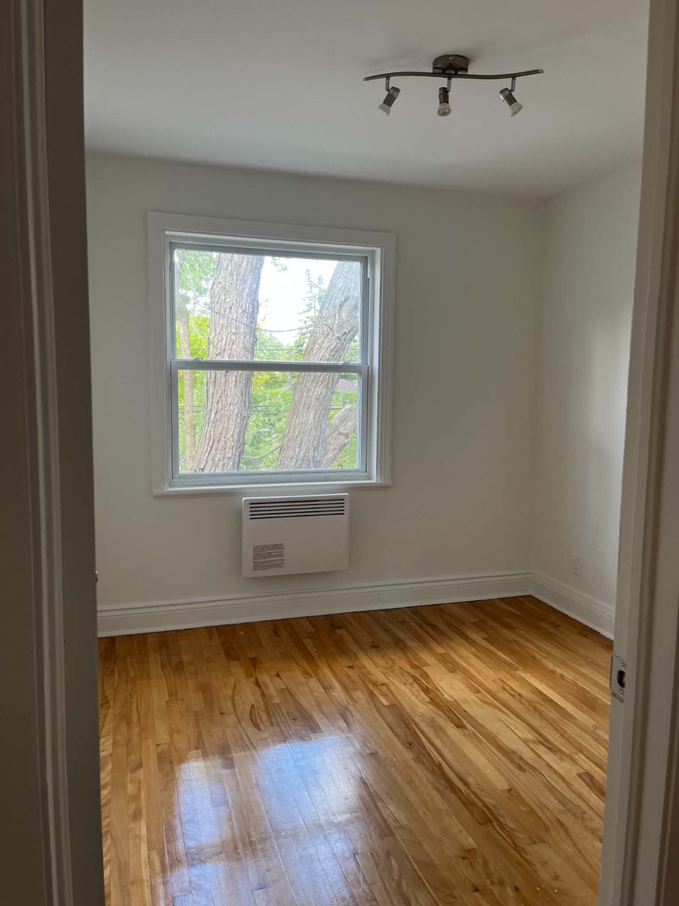4 1/2 entièrement rénové et très ensoleillé, Vieux Longueuil 4