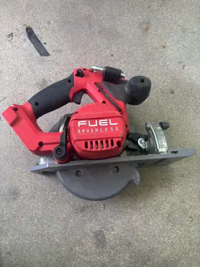 M18 fuel saw with blade