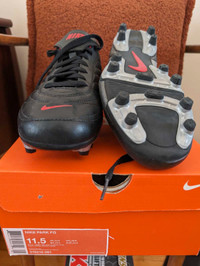 Nike Park FG Soccer shoes (brand new) Size 11.5