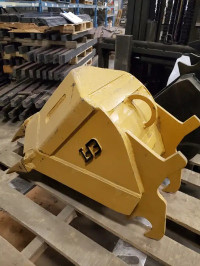 EFI 30 Series 12" Frost Bucket Excavator Attachment w/ EFI Lugs