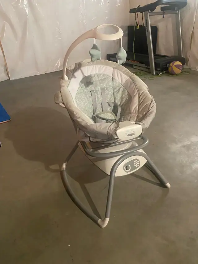 Graco Duet Glide Swing with Portable Rocker in Playpens, Swings & Saucers in Winnipeg - Image 2