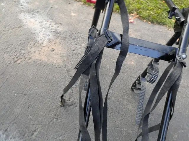 Yakima Kingjoe Pro Bike Carrier Car Bike rack in Road in Oakville / Halton Region - Image 6