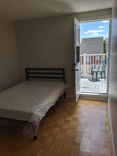 York University quiet room for rent - female only - September 1
