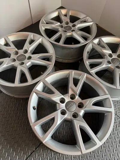 4 mags OEm Audi 17" pouces Offset: 33 Bolt: 5/112