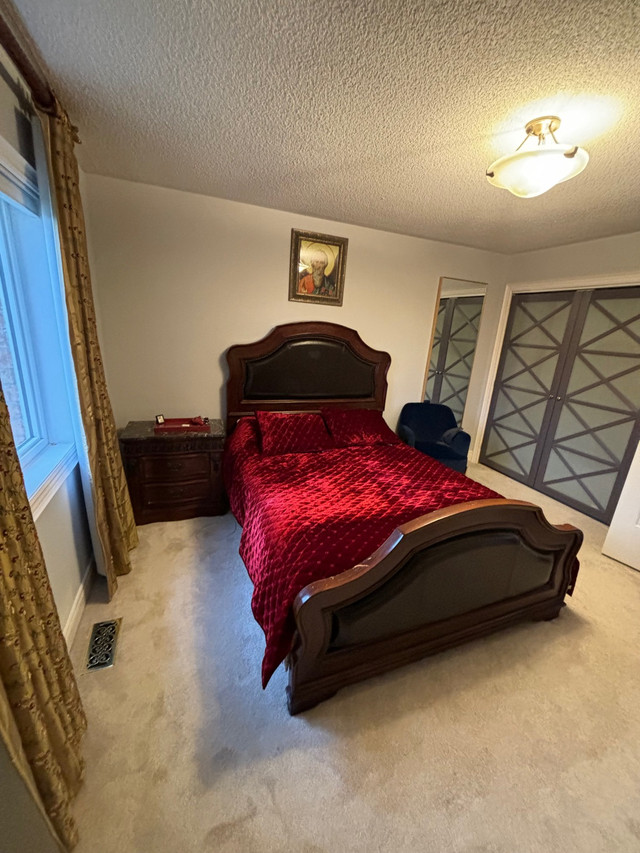 Solid wood queen bed  in Beds & Mattresses in La Ronge - Image 2