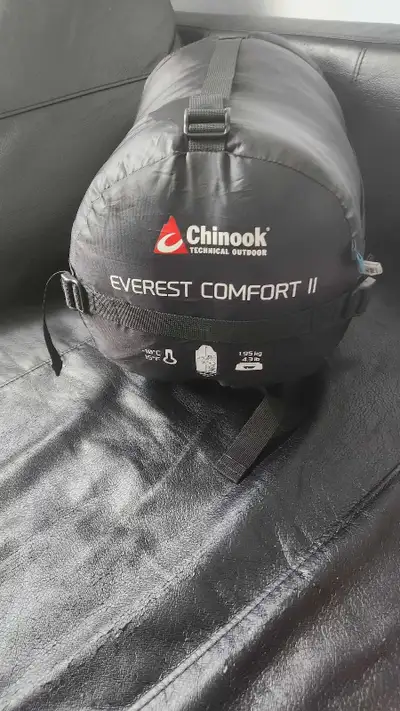 Selling a Chinook Everest Comfort II Cold-Weather Sleeping Bag in like new condition – ideal for lat...