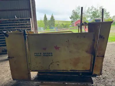 Calf tipping/branding table Well used but functional. Reason for sale we upgraded to a new table. Lo...