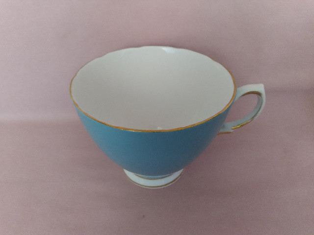 Vintage Colclough Blue Cup & Saucer in Arts & Collectibles in Barrie - Image 2