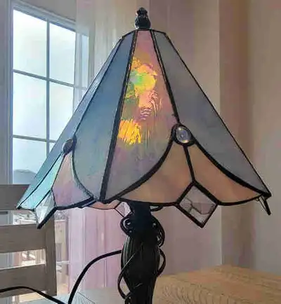 Brighten up any room with this vintage Tiffany style table lamp! This unique piece features a beauti...