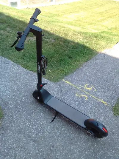 Comes with charger and lock Good condition 25KM/H
