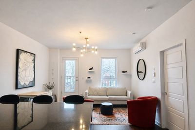 Spacious 1-bedroom (closed bedroom) apartment available for lease transfer. AVAILABLE MAY 1st. The u...