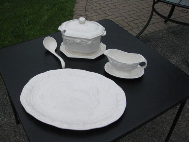 WHITE  HOLIDAY DINNERWARE in Holiday, Event & Seasonal in Peterborough - Image 2