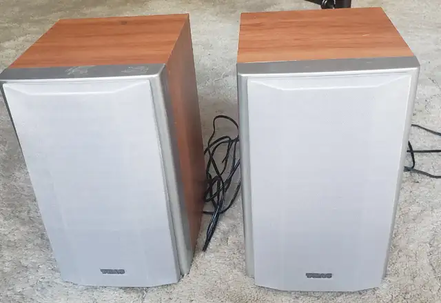 TEAC book shelf speakers in Speakers in Kitchener / Waterloo - Image 2