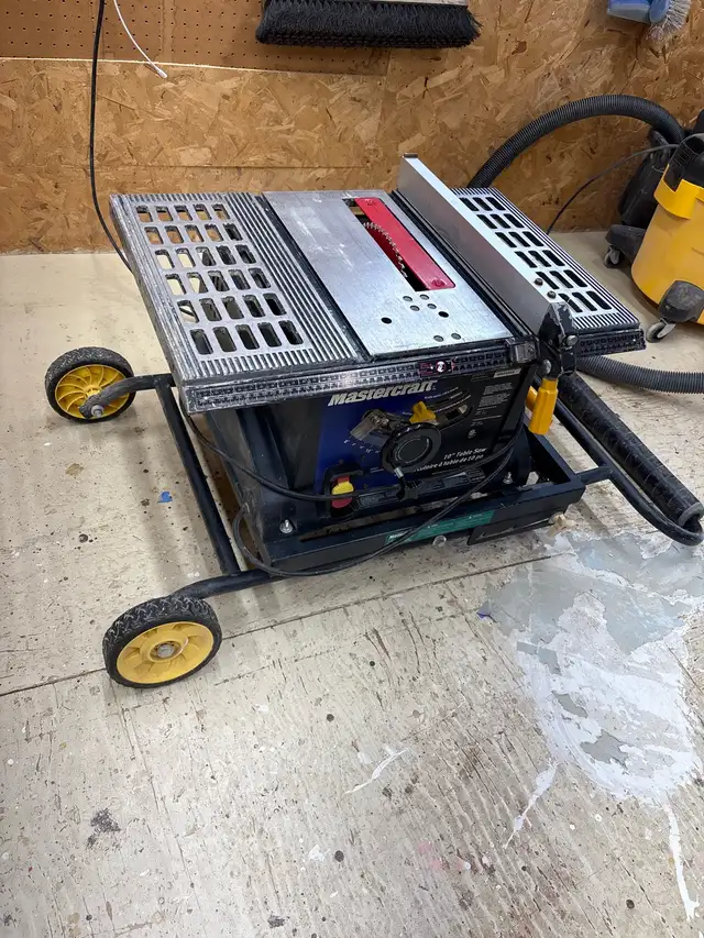 Mastercraft Table Saw in Power Tools in Hamilton - Image 4