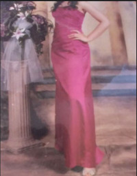 Robe de bal élégante avec bustier, couleur fuchsia.Prom Dress