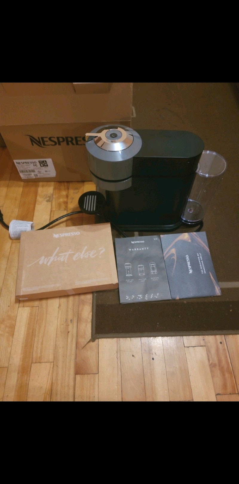 Une Vertuo Next toute neuve avec 14 échantillons de capules Machines