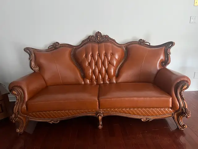  Elegant Leather Sofa Set with Coffee Table – Like New63384462054529121