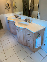 72 inch Bathroom Vanity with 2 sinks. Free standing.