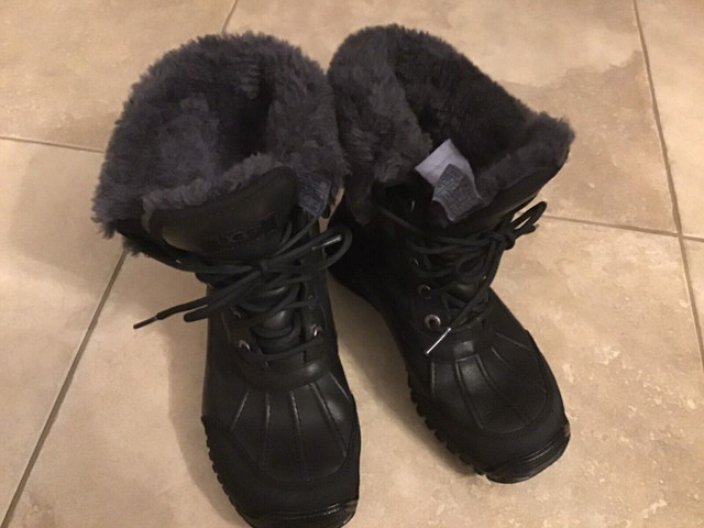 Ugg Adirondack authentique sheepskin boots black size 7 dans Autre  à Ville de Montréal