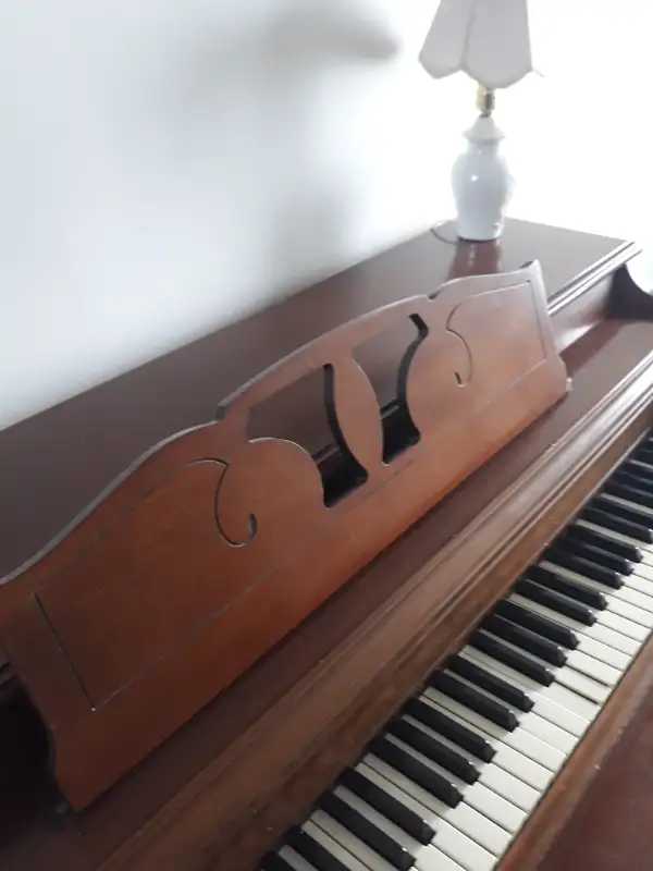 Piano WURLITZER in Pianos & Keyboards in Saint-Hyacinthe - Image 5