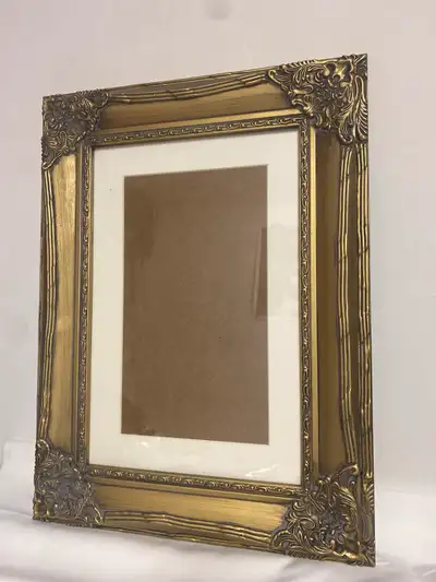 Enhance your home decor with these elegant gold picture frames, perfect for displaying cherished pho...