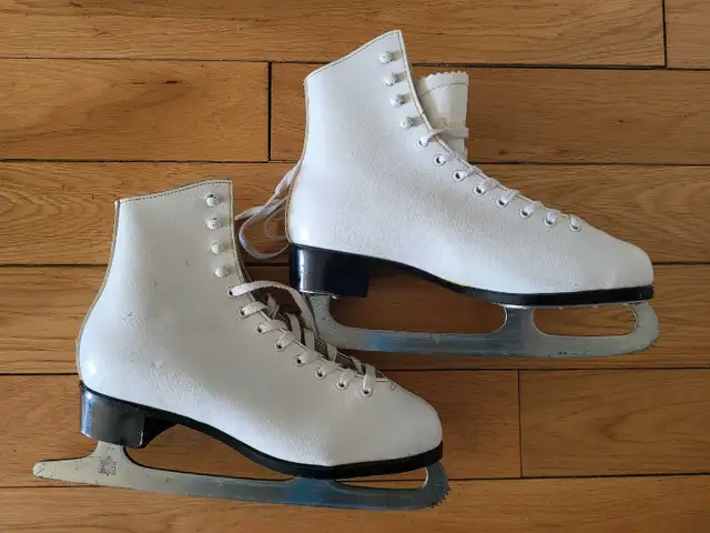SCATES (sizes 3, 4, and 9) in Skates & Blades in Mississauga / Peel Region - Image 4