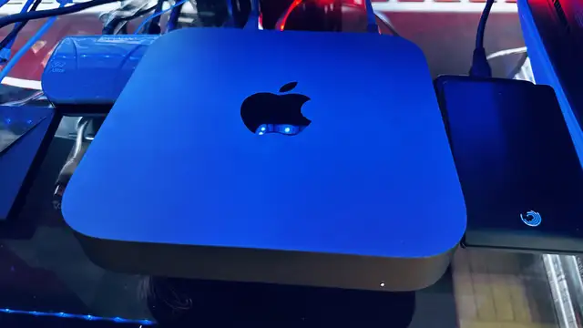 Apple Mac Mini Model No.A1993 in Desktop Computers in City of Toronto - Image 5