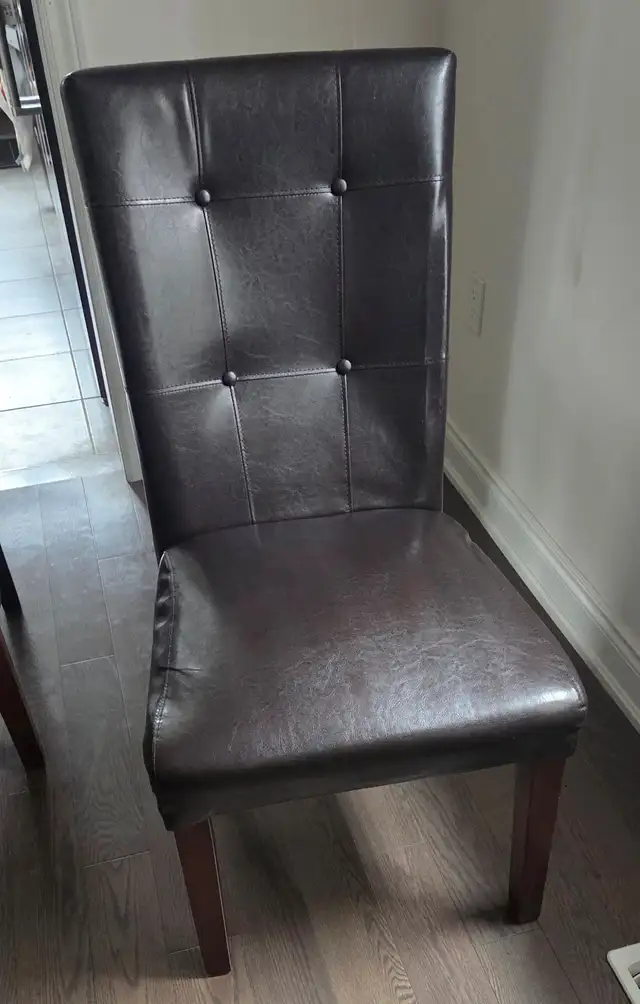 Free Dining table with two chairs in Dining Tables & Sets in Hamilton - Image 5