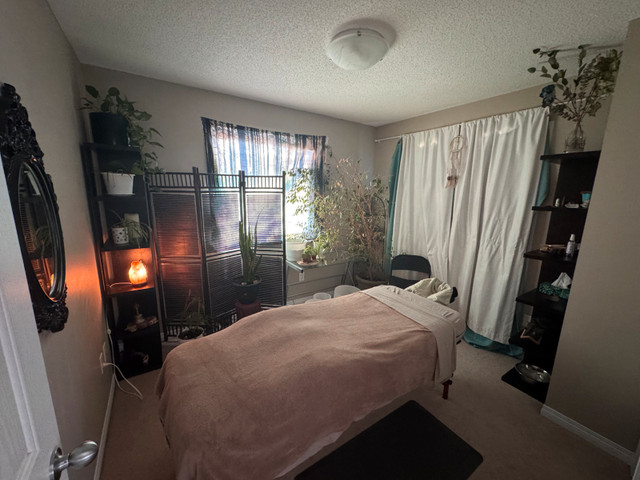 $25 off 1 hr Massage ~ Experienced & Professional - Edmonton in Health and Beauty Services in Edmonton