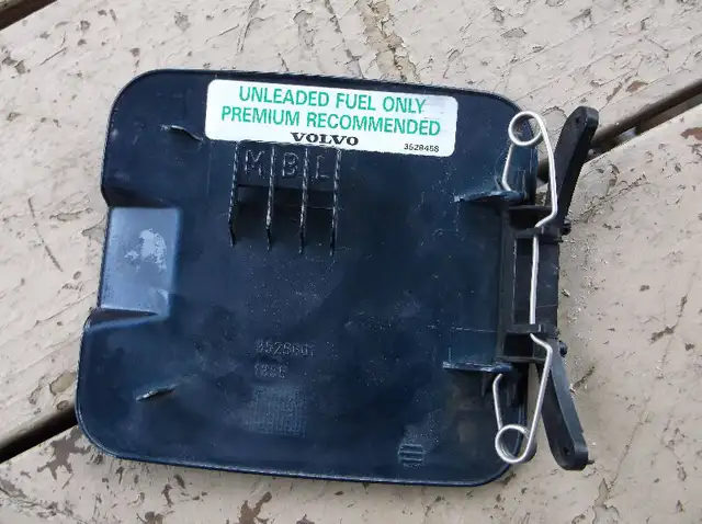 porte à gaz Volvo 850 in Auto Body Parts in Laval / North Shore - Image 3
