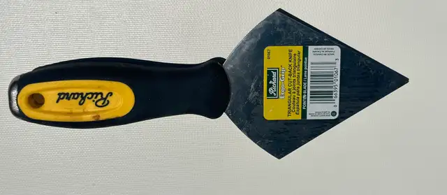  Triangular Cut-Back Drywall Knife – Specialty Corner Finishing  in Hand Tools in London - Image 2