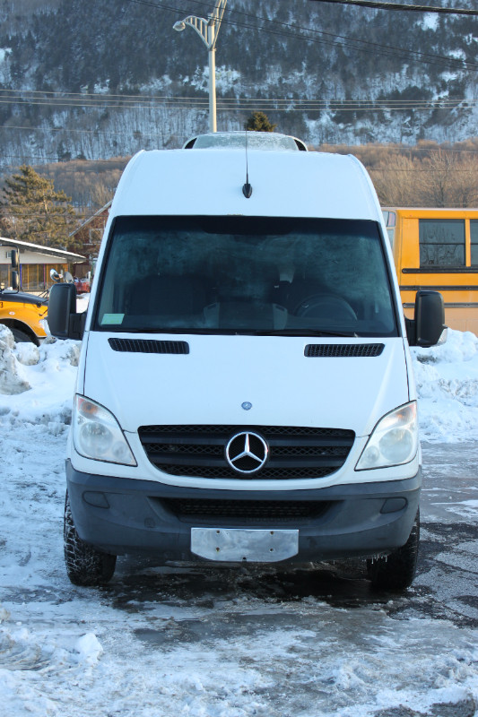 Mercedes Sprinter 2500 2012 (170 po, plafond haut, 12 pass.) dans Autos et camions  à Longueuil/Rive Sud - Image 2