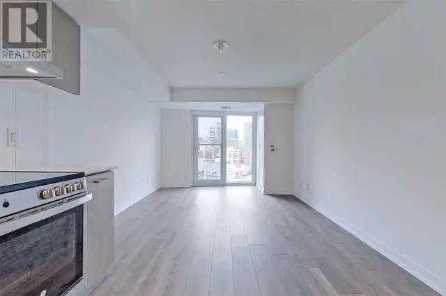 Downtown Dundas Square Studio Condo Apartment for Rent Lease TMU