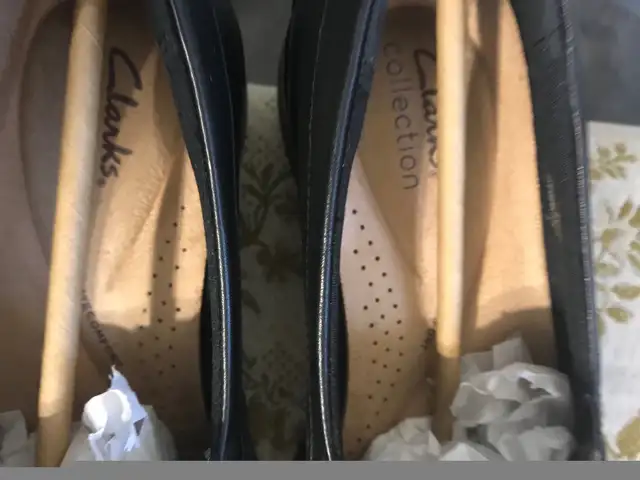 Clarks Ladies Ellowyn loafers size 7.5W in Women's - Shoes in Cape Breton - Image 7