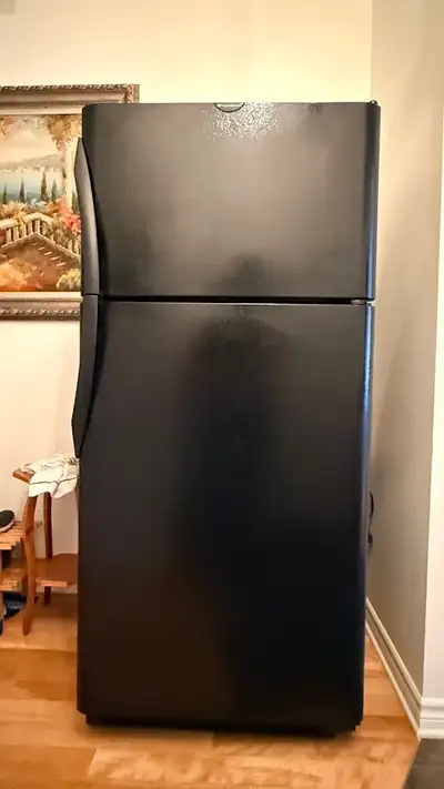 Frigidaire impeccable fonctionne parfaitement et silencieux, View more