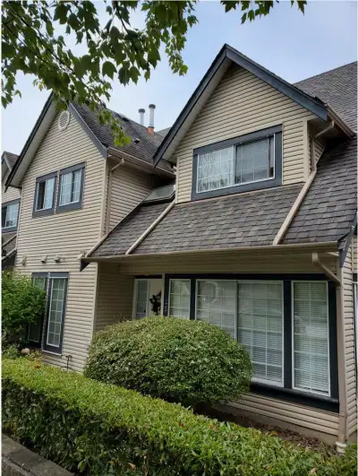 SPACIOUS 3 BED 3 BATH TOWNHOUSE WITH BACKYARD FOR RENT