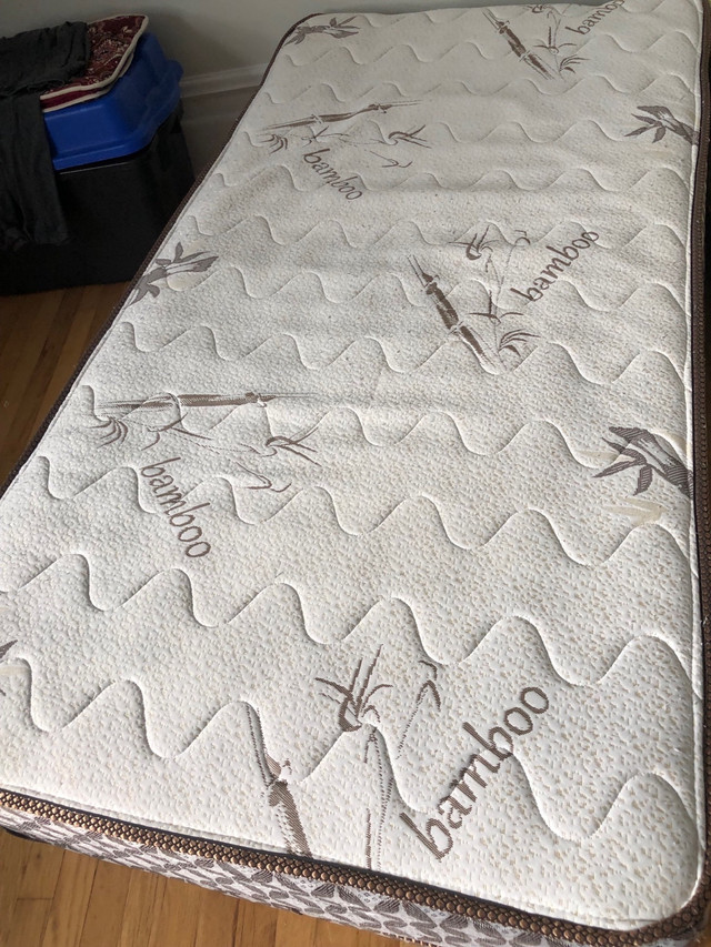 Twin mattress and spring box Beds & Mattresses Ottawa Kijiji