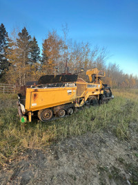 1055B Asphalt Paver