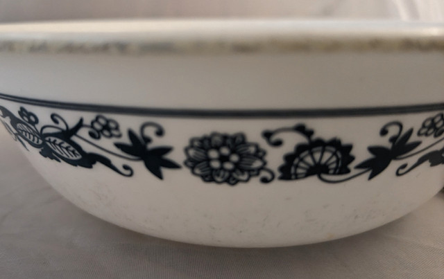 Six Corelle Old Town Blue Onion cereal bowls in Kitchen & Dining Wares in Oakville / Halton Region - Image 3